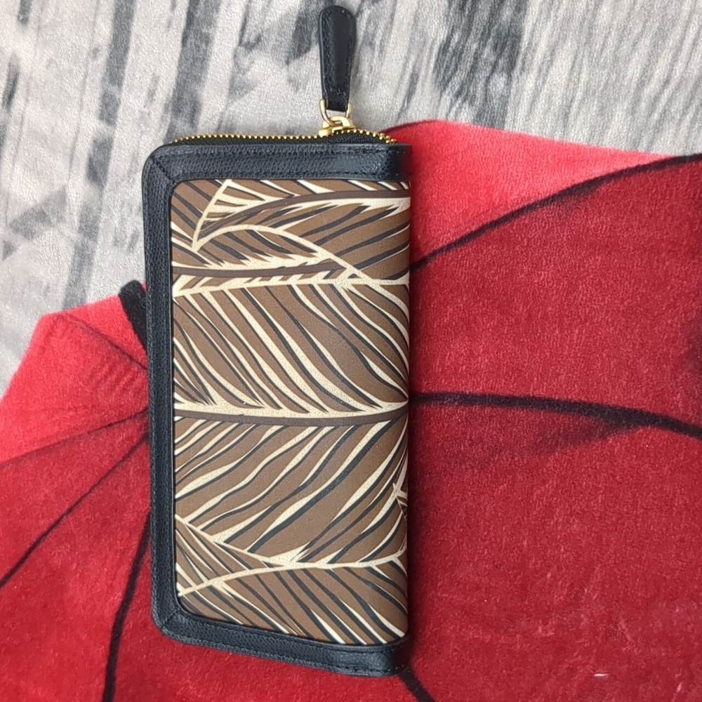 Vera Bradley Georgia banana leaf wallet - Picture 4 of 11